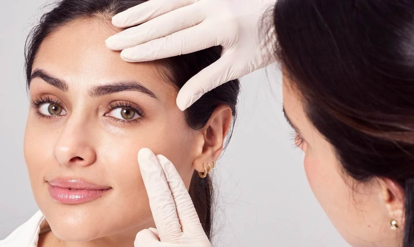 Cómo alisar la piel de la cara | L’Oréal Paris